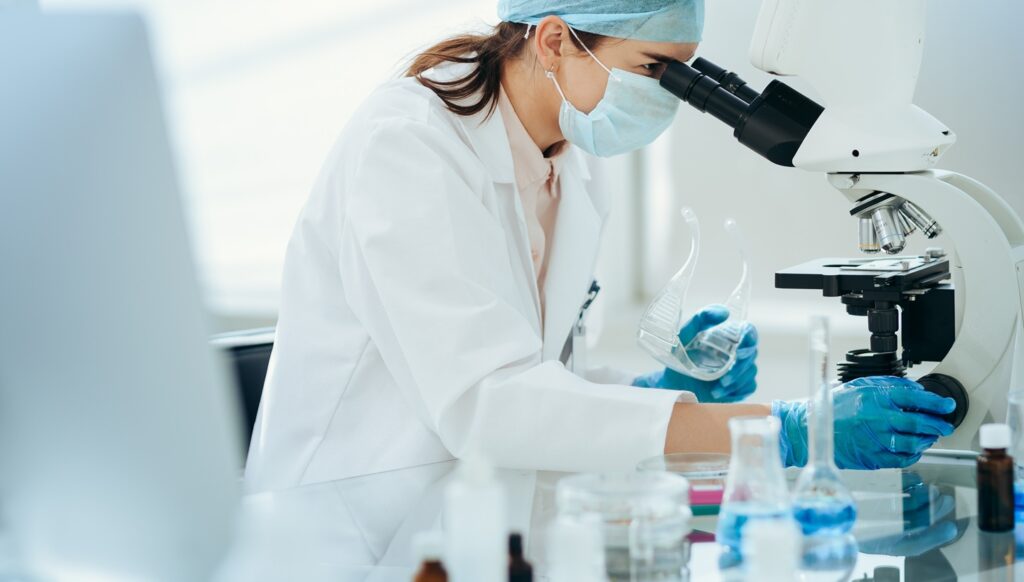 Close,Up.,Female,Scientist,Looking,Through,A,Microscope.