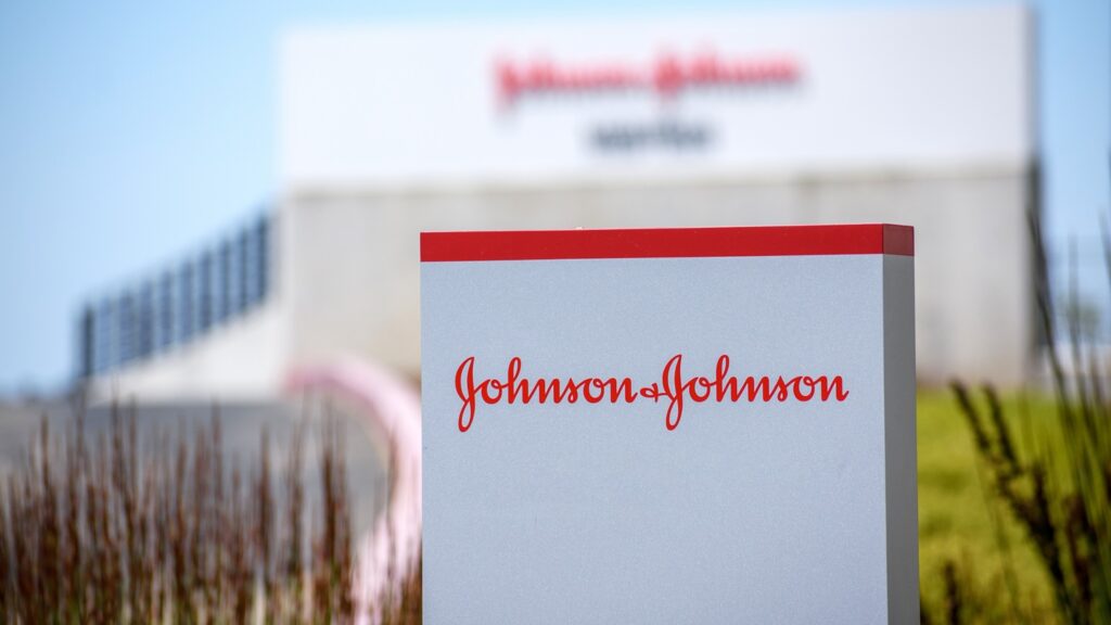 Johnson,And,Johnson,Sign,,Logo,At,An,American,Multinational,Corporation