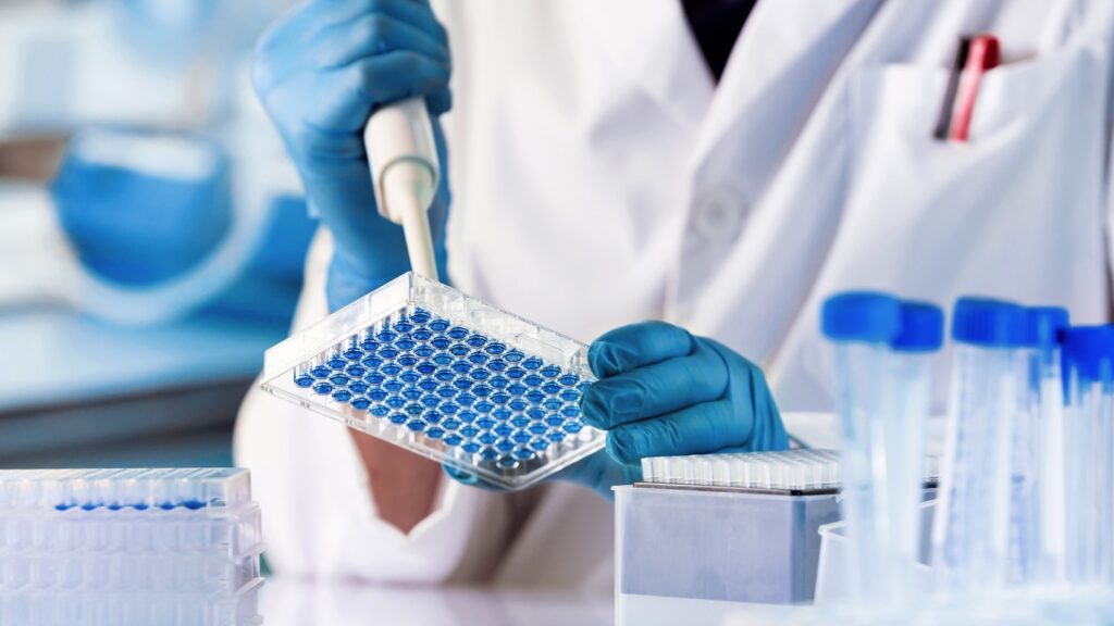 Geneticist,Working,With,Microplate,For,Cells,Analysis,In,The,Genetic