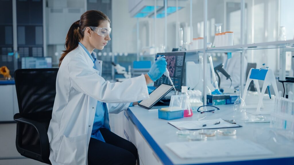 Modern,Medical,Research,Laboratory:,Female,Scientist,Working,With,Micro,Pipette,